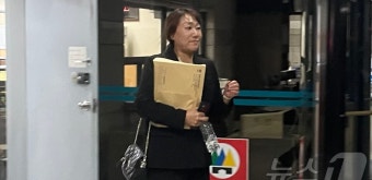강혜경, 11시간30분 검찰 조사 후 귀가…