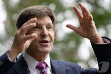 미 대선 족집게 3인의 선택은?…실버는 트럼프, 릭트먼·카빌은 해리스