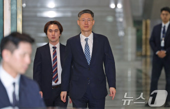 차기 헌법재판소장 임명까지 업무 맡게 된 문형배 권한대행