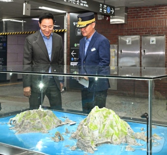 오세훈 '독도의 날' 맞아 시청역 역사 '독도 조형물' 점검