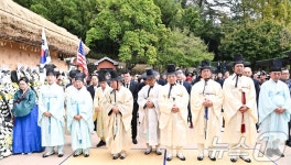 구미 생가서 열린 박정희 서거 45주기 추도식