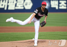 KS 4차전, 역투하는 KIA 선발 네일
