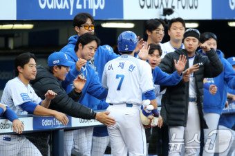 삼성 이재현, 솔로포 축하