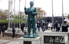 추모하는  미국 전사·실종 장병 유족