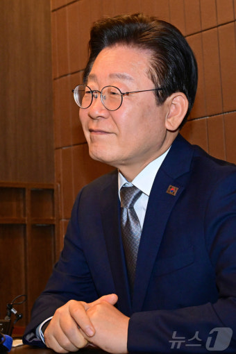 윤여준 전 정관 얘기 듣는 이재명 대표