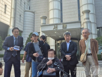 '통혁당 사건' 재심서 故 진두현·박석주 씨 49년 만에 무죄(종합)