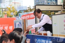 대구에서 탄핵다방 1호점 연 조국 대표