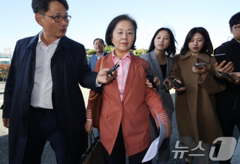김영선 전 의원, 창원지검 소환조사 출석