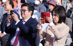 300억 기부한 김병주 MBK 회장 '행복한 기부'