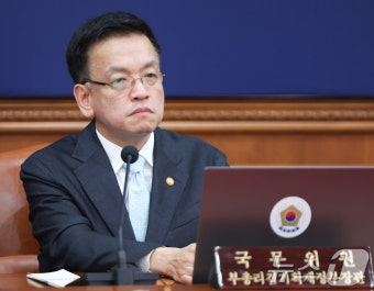 국무회의 참석한 최상목 경제부총리