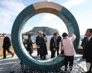 성산일출봉 앞 새겨진 아픔