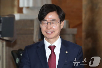 한동훈 대표와 중진의원 회동 참석하는 조경태