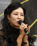 작품 설명하는 박혜진 서울시오페라단 단장