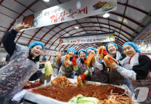 갓 담근 김치 맛 최고