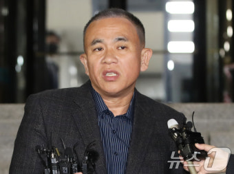 8시간 검찰 조사 마친 명태균