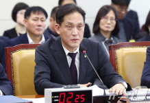 의원 질의 답변하는 김태규 직무대행