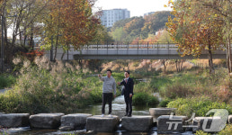 세곡천 수변공간 둘러보는 오세훈 시장·조성명 강남구청장