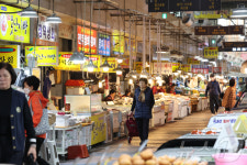 복합쇼핑몰 각축장 된 광주…전통시장엔 위기? 기회?