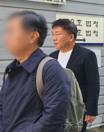 방송인 유영재, 선우은숙 친언니 '강제추행 혐의' 오늘 첫 재판