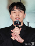 이민기, 악마와 싸우는 구마사제