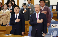 국회서 특별 강연 하는 김종인 전 비대위원장