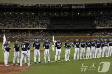 그라운드 입장하는 대한민국 선수들