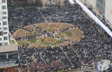 경기도 ‘대관 불허’에 신천지 집회 열린 경기도청