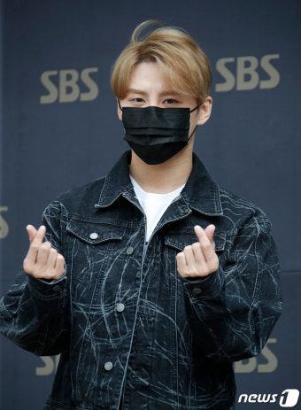 김준수, 女 BJ에 8억 뜯겨…