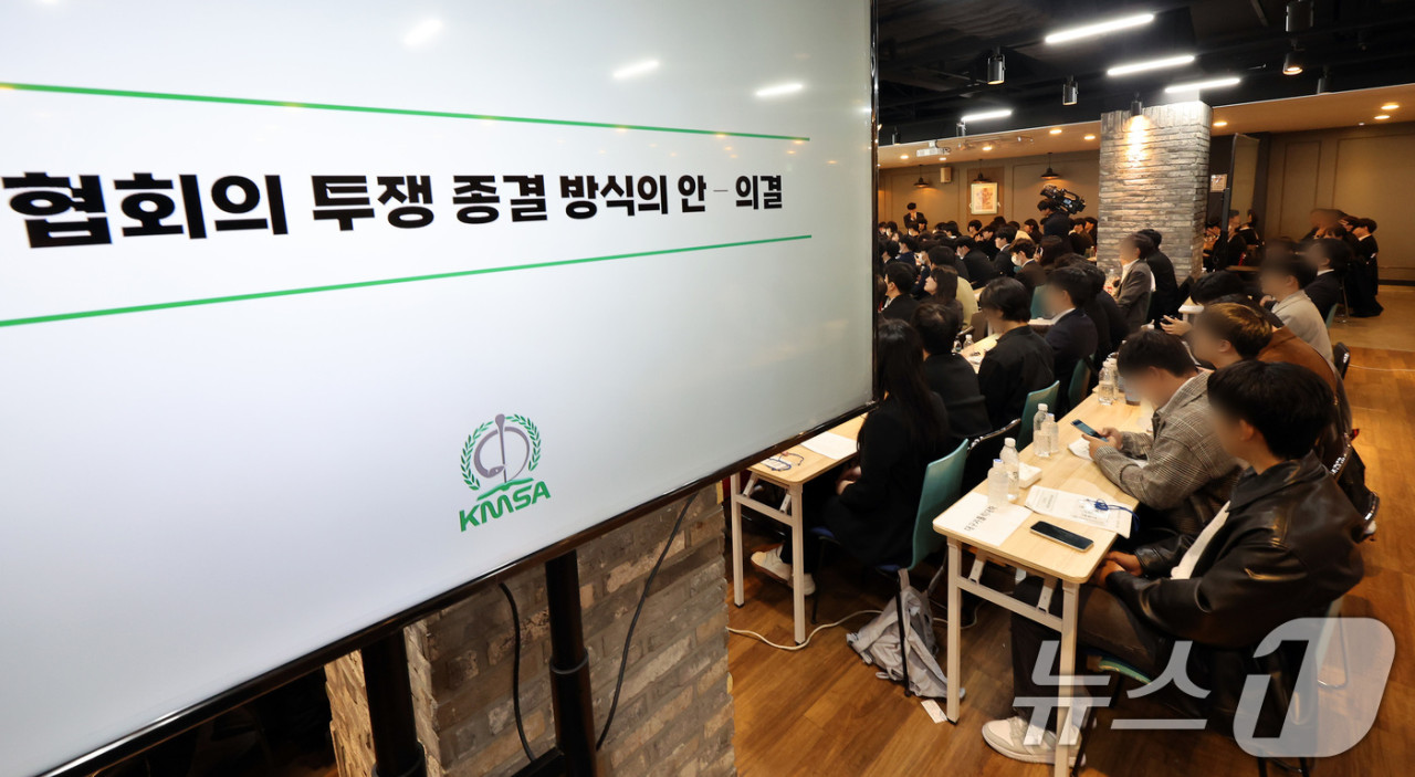 의대 증원에 반발한 의대생들, 학교 복귀 선언과 국회 요구