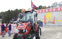 우렁이 유기농법 도입…北 평원군 원화농장 결산분배