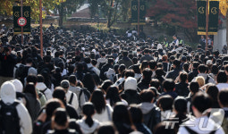 논술고사 마치고 고사장 나서는 수험생들