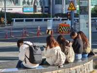 두툼한 옷, 주머니에 손 넣어도 추워…기습 한파에 시민들 덜덜