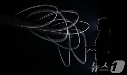 일렁이며 다가오는 빛줄기