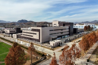 北 김정은, 평안남도 성천군 지방공장 현지 지도
