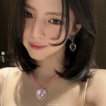 93년생 한소희, 생일 맞아 공주님 변신…목걸이보다 빛난 미모