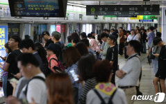 부산지하철 1호선 남포역서 열차 출입문 고장…3~4분 지연 운행