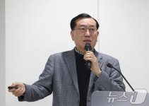 반려동물 산업 육성 협의회 제8회 IR데이에서 발표하는 정광회 학장