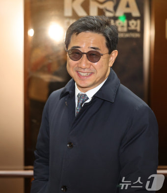 개혁신당과 간담회 위해 의협 들어가는 박형욱 비대위원장
