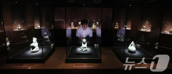 고려 상형 청자 한자리에