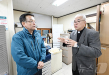 다시서기 종합지원센터 설명 듣는 최상목 부총리