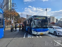 창원 버스정류장서 시내버스 간 추돌사고…승객 18명 경상