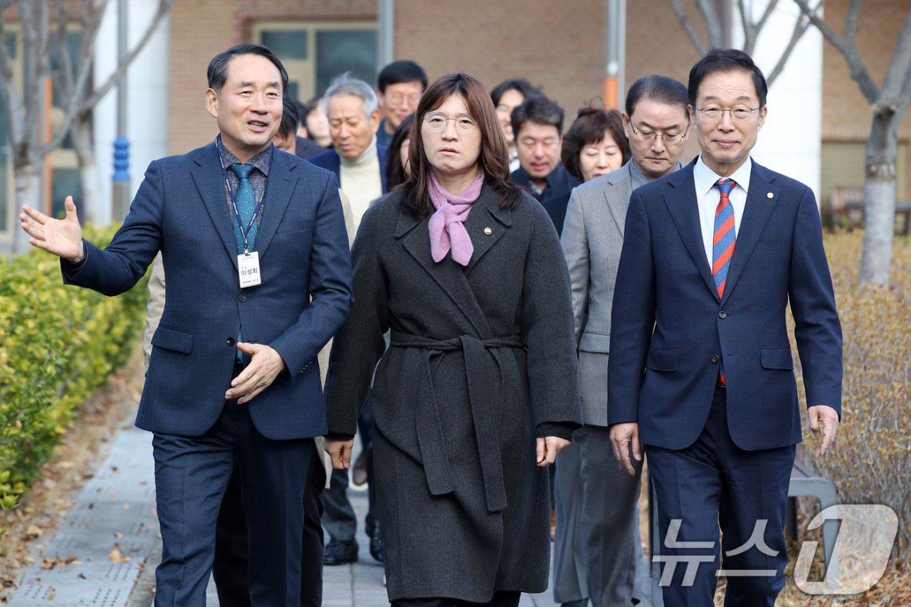 장미란 차관, 국립스포츠박물관에 올림픽 메달 기증 외 85점