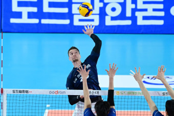 '막심 트리플크라운' 대한항공, 삼성화재에 대역전극…5연승 행진(종합)
