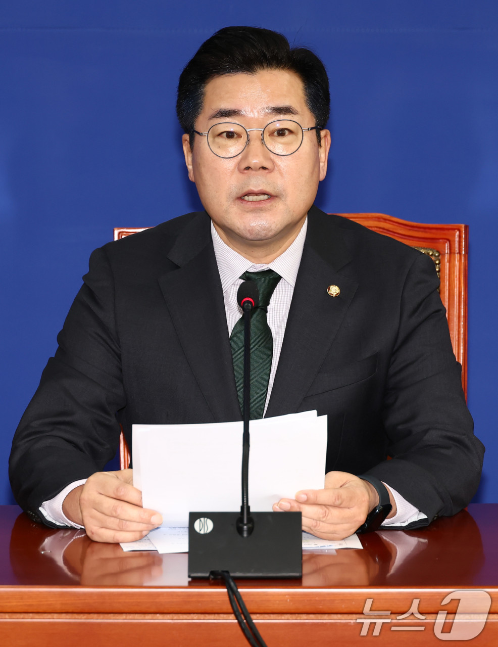박찬대 원내대표, 노상원 수첩과 김건희 여사 사안 관련 해설…명태균 특검과 연결될 수 있다