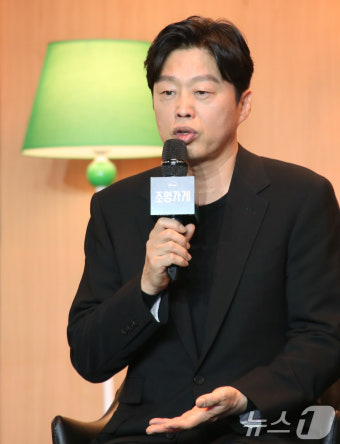김희원, 강풀 신작 ‘조명가게’로 연출 데뷔
