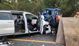 제주서 트럭·카니발 쾅;…사망 4명·부상 4명