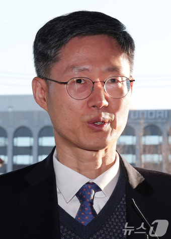 윤대통령과 문형배 헌재소장 간 갈등, 권한대행 차이에도 논의 지속