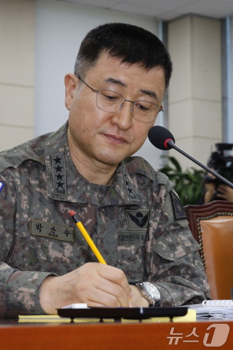 메모하는 '계엄사령관' 박안수 육군참모총장