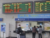 총파업 열차 운행 중지…창원중앙역 찾은 시민·외국인 발동동