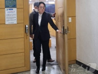 점퍼 착용한 채 "안녕하세요 조지연입니다" 1심서 벌금 90만원